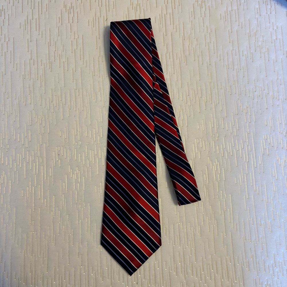 Croft & Barrow Men's Tie Pattern Red and Navy Line